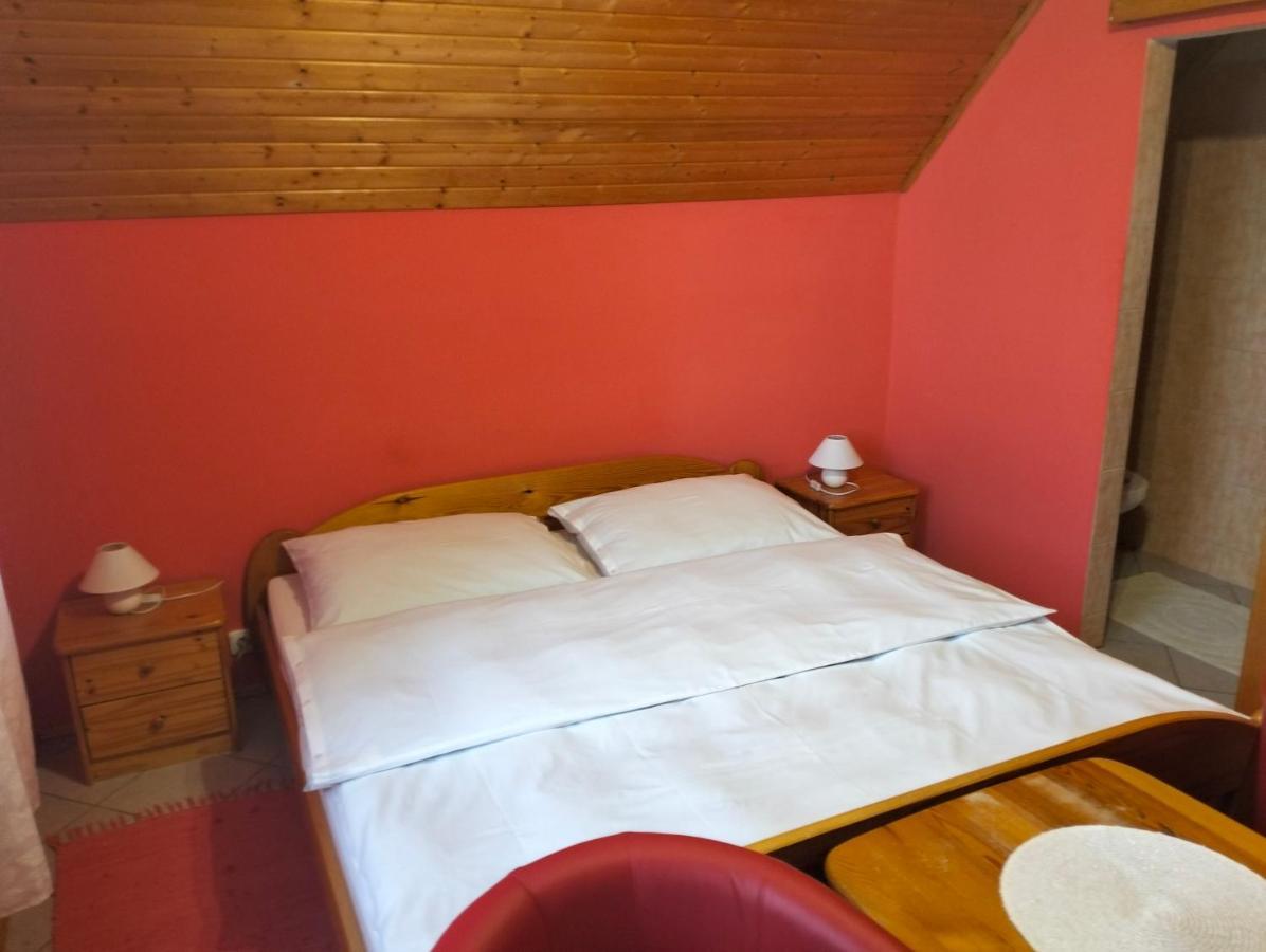 A-Privat Hotel ลิฟตอฟสกีมิคูลาช ภายนอก รูปภาพ